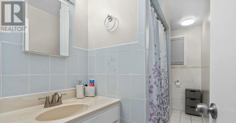 BSMT-423A Valermo Drive, Toronto, ON, M8W 2L8 - 18
