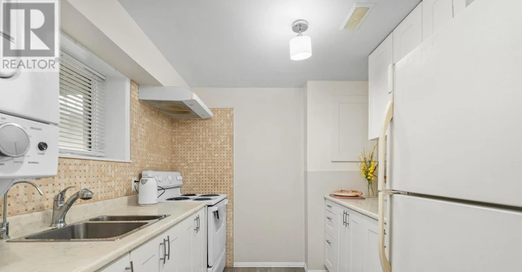 BSMT-423A Valermo Drive, Toronto, ON, M8W 2L8 - 21