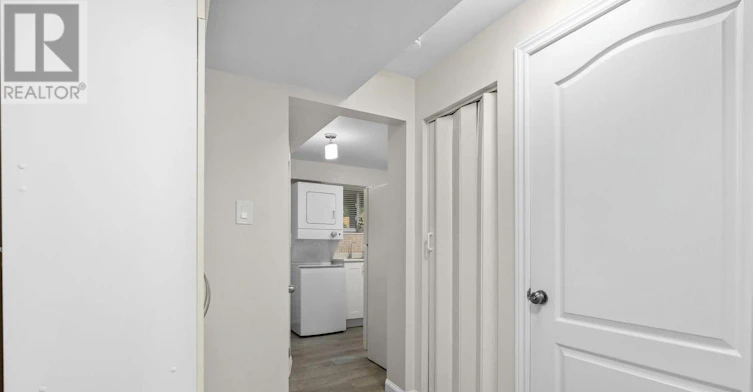 BSMT-423A Valermo Drive, Toronto, ON, M8W 2L8 - 7