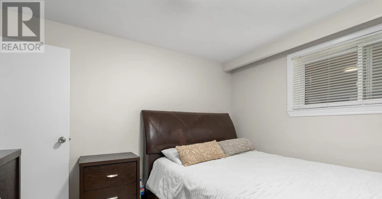 BSMT-423A Valermo Drive, Toronto, ON, M8W 2L8 - 16