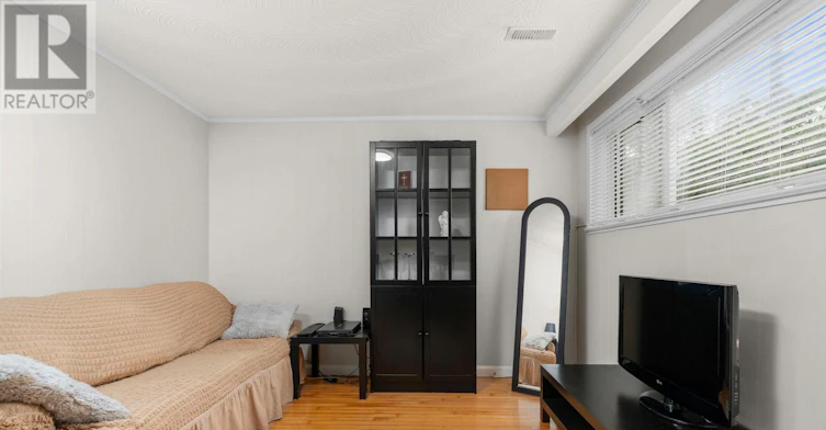 BSMT-423A Valermo Drive, Toronto, ON, M8W 2L8 - 10