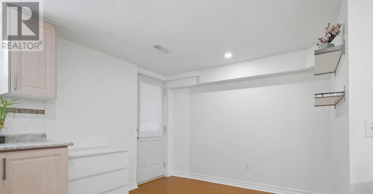 1036 Caven Street, Mississauga, ON, L5G 4J4 - 6