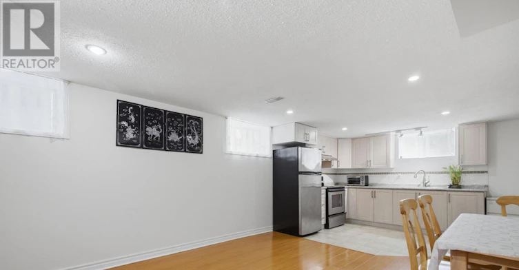 1036 Caven Street, Mississauga, ON, L5G 4J4 - 8