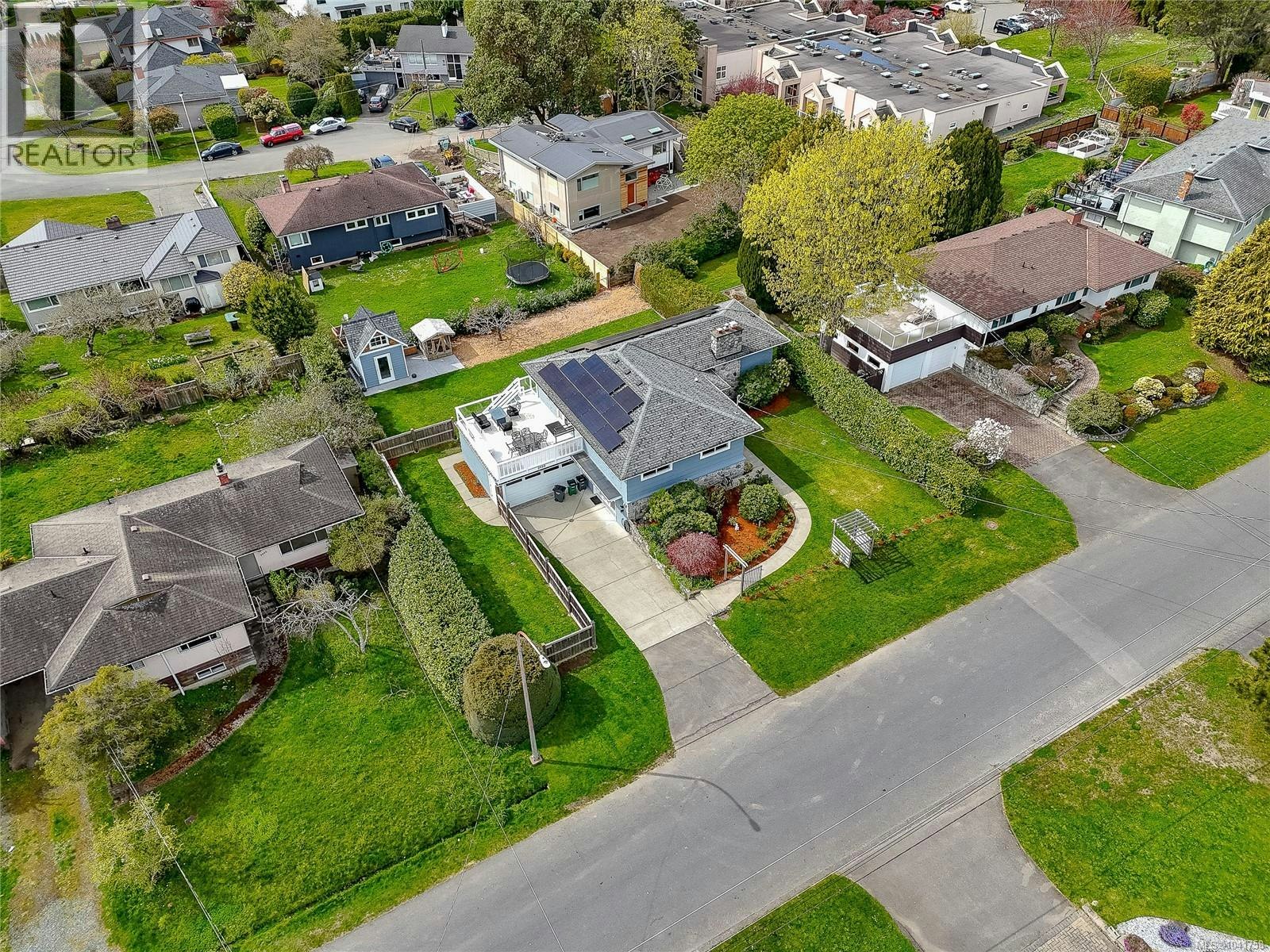 3960 Cherrilee Crescent, Saanich, BC, V8N 1R9