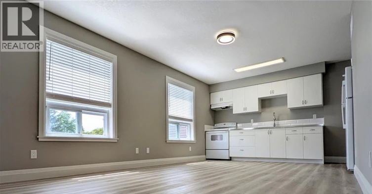 8-135 Wellington Street N, Kitchener, ON, N2H 5J9 - 4