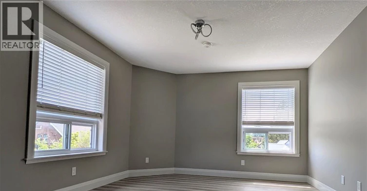 9-135 Wellington Street N, Kitchener, ON, N2H 5J9 - 5