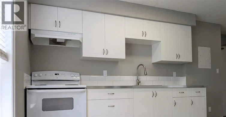 9-135 Wellington Street N, Kitchener, ON, N2H 5J9 - 2