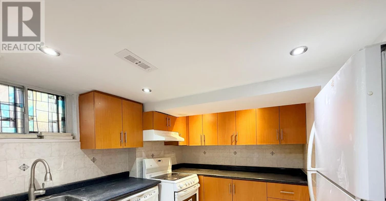 15 Leahann Drive, Toronto, ON, M1P 1B6 - 14