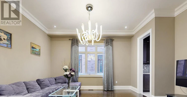 57 Strawbridge Farm Drive, Aurora, ON, L4G 0L2 - 2