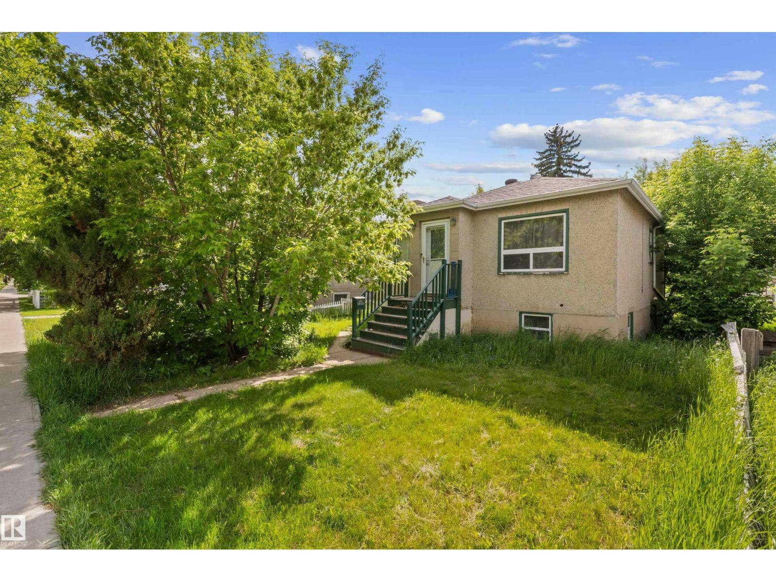 7516 106 Street NW, Edmonton, AB, T6E 4W2