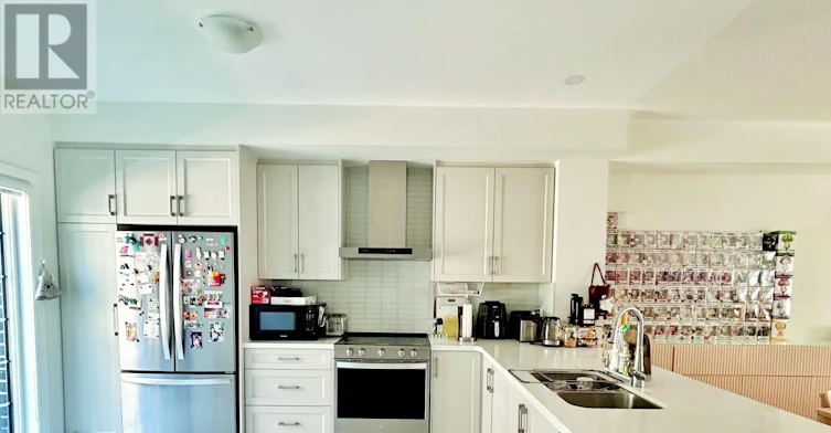 96 Clippers Crescent, Whitchurch-Stouffville, ON, L4A 4X7 - 2