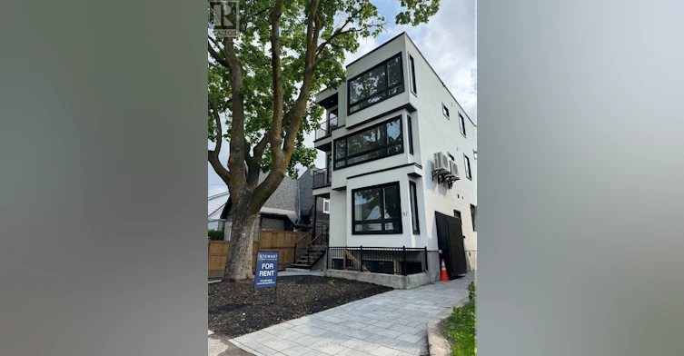 C-61 Pinehurst Avenue, Ottawa, ON, K1Y 1K5
