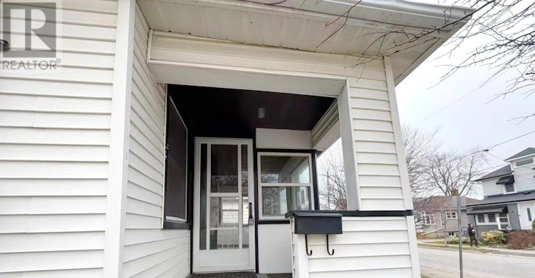 9 Grantham Avenue, St. Catharines, ON, L2P 3B3 - 3