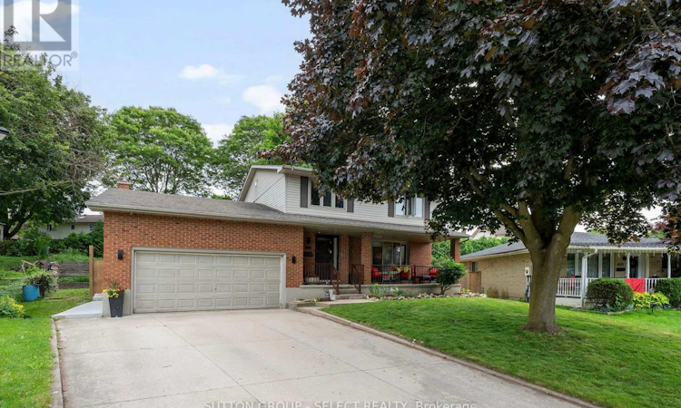 286 Highview Crescent