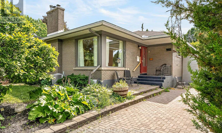 2046 Dorval Avenue