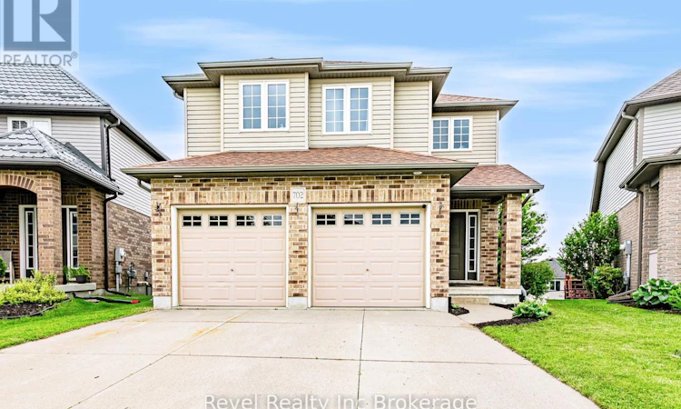 702 Frontenac Crescent