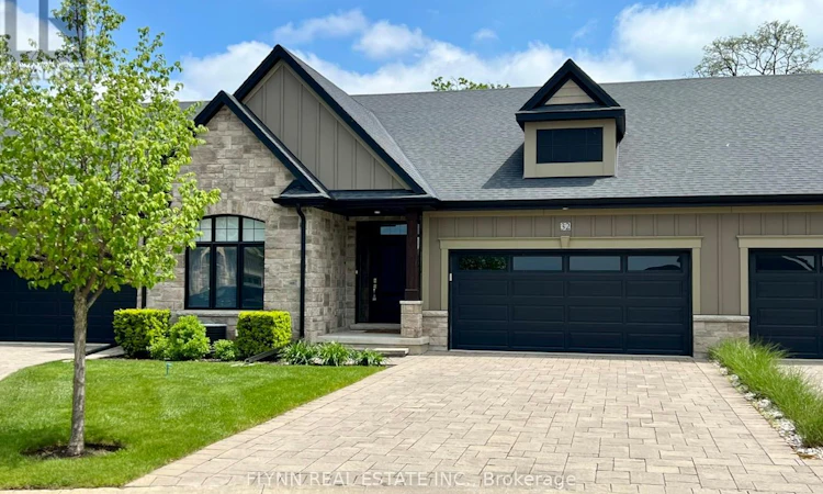 32 Ridgeview Crescent