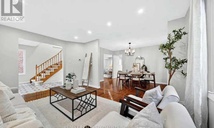 17 Payzac Avenue