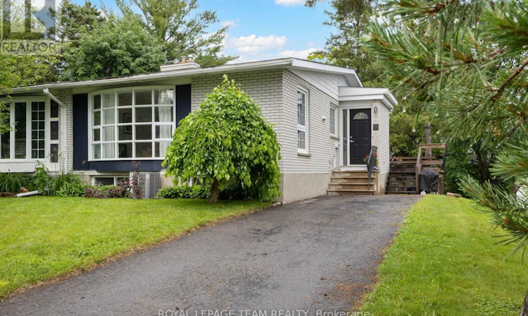 40 Woodmount Crescent
