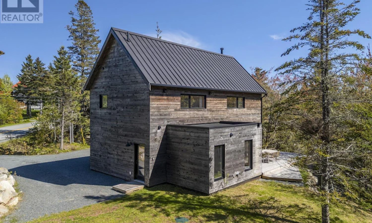5 Lawrencetown Road West