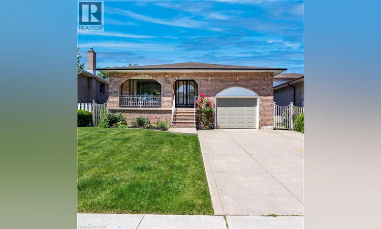 102 Markson Crescent