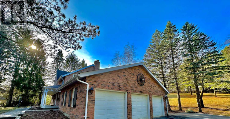 8 Blue Grass Drive, Aurora, ON, L4G 6W4 - 2