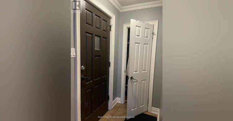 UPPER-36 Noranda Drive, Toronto, ON, M6M 2X9 - 8