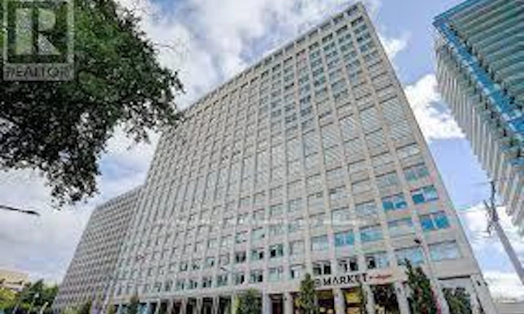 1607-111 St. Clair Avenue W
