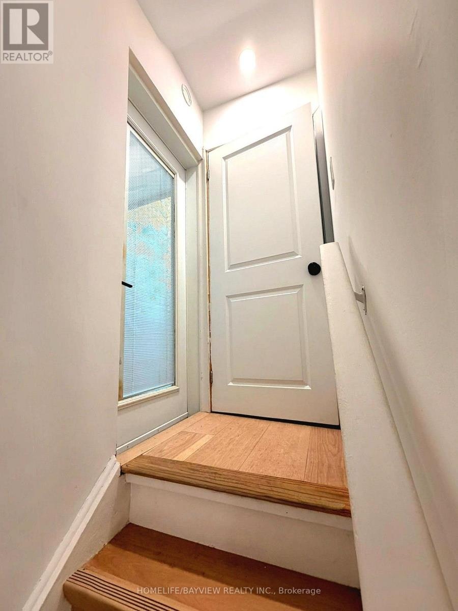 BASEMENT-110 Woodpark Place, Newmarket, ON, L3Y 3P6 - 3