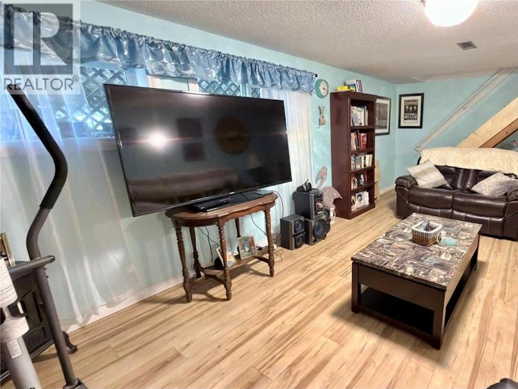 482 Sixth Avenue, Midway, BC, V0H 1M0 - 48