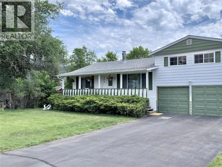 482 Sixth Avenue, Midway, BC, V0H 1M0 - 2