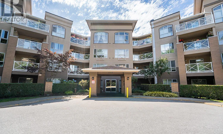 206-2559 Parkview Lane