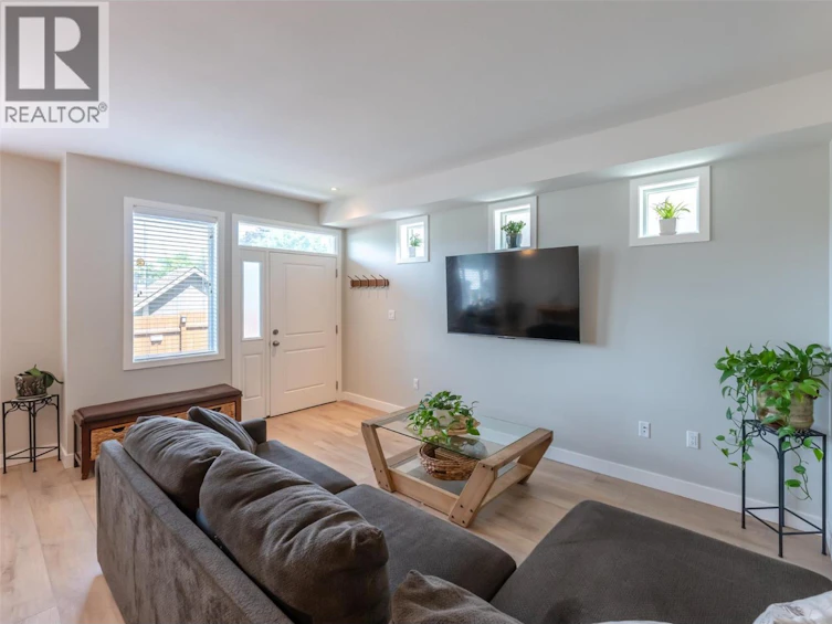 102-457 Nelson Avenue, Penticton, BC, V2A 2L3