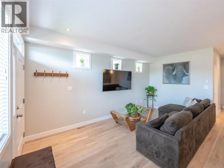 102-457 Nelson Avenue, Penticton, BC, V2A 2L3 - 2