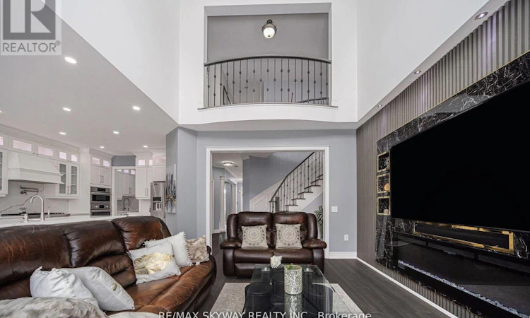 44 Eaglesprings Crescent
