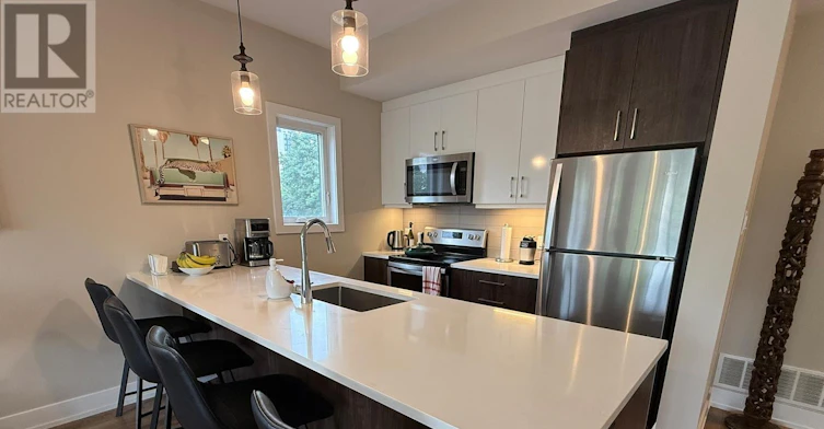3-696 Roosevelt Avenue, Ottawa, ON, K2A 2A7 - 4