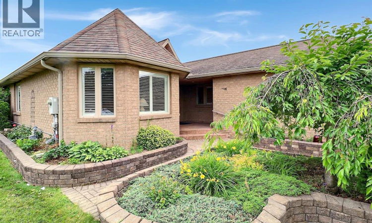 1099 Imperial Crescent