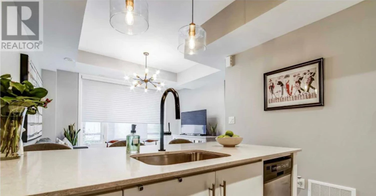 66-28 Fieldway Road, Toronto, ON, M8Z 0E3 - 3