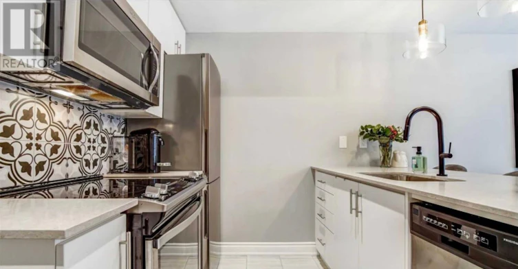 66-28 Fieldway Road, Toronto, ON, M8Z 0E3 - 2