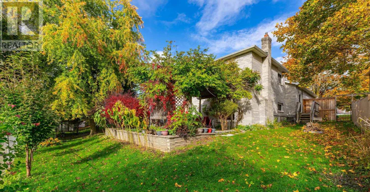 17 Beckett Avenue, East Gwillimbury, ON, L9N 1E6 - 16