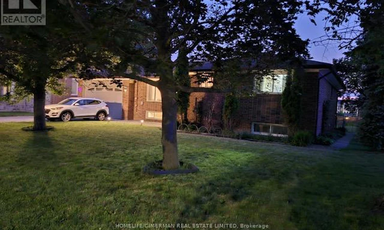 92 Bond Crescent