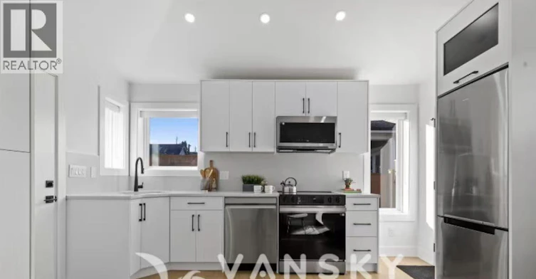 Laneway House 2xx Osborne Avenue, New Westminster, BC, V3L 1Y8