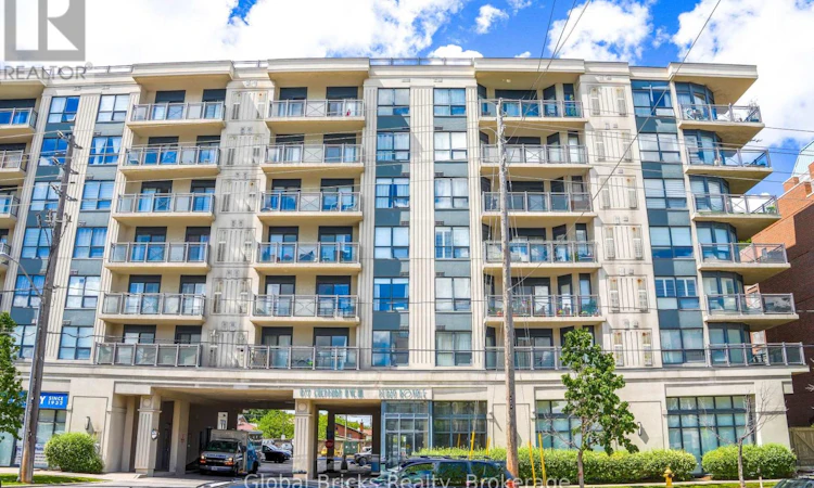 308-872 Sheppard Avenue W