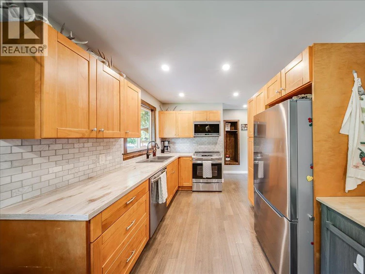 526 12th Avenue, Genelle, BC, V0G 1G0 - 2