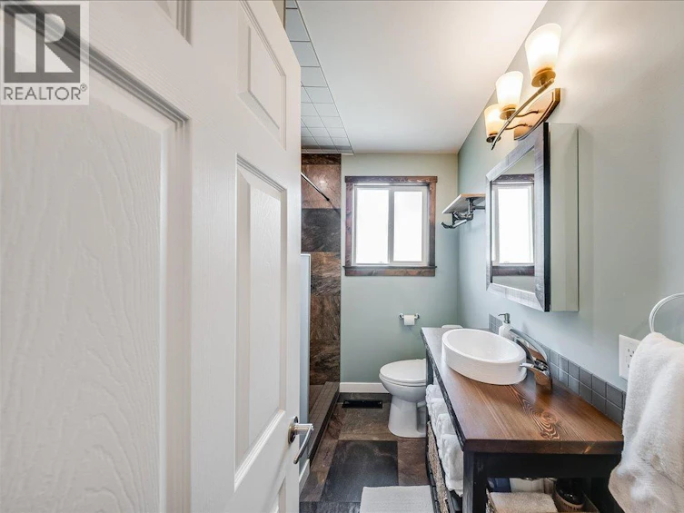 526 12th Avenue, Genelle, BC, V0G 1G0 - 17