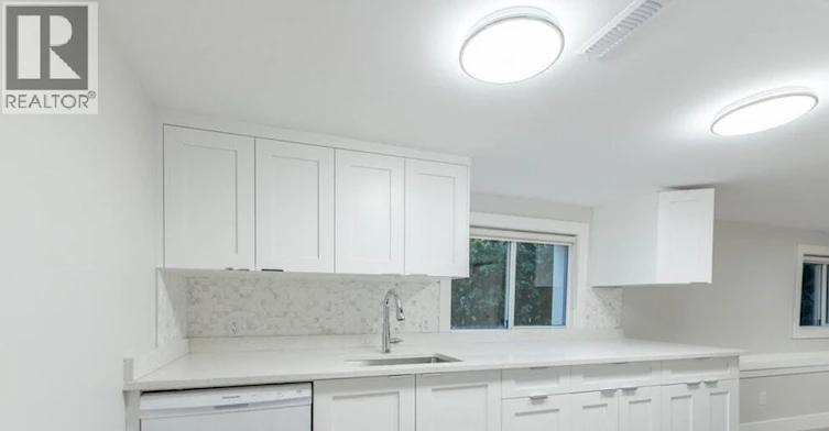 3403 Carolina Street, Vancouver, BC, V5V 4B3 - 4