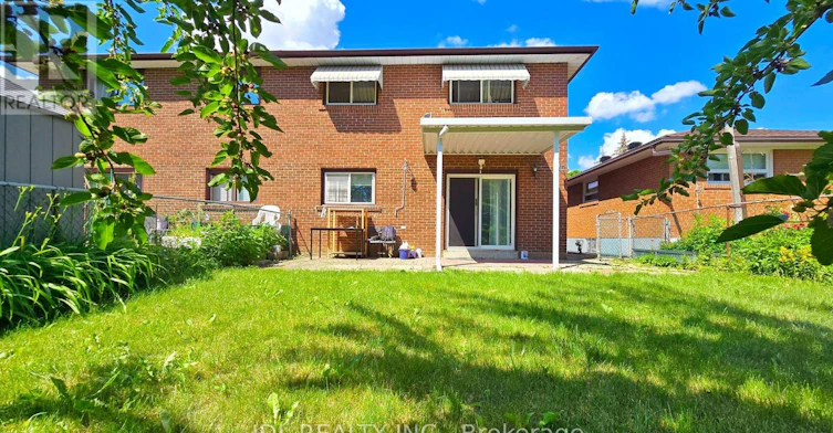 233 Fairglen Avenue, Toronto, ON, M1W 1A9