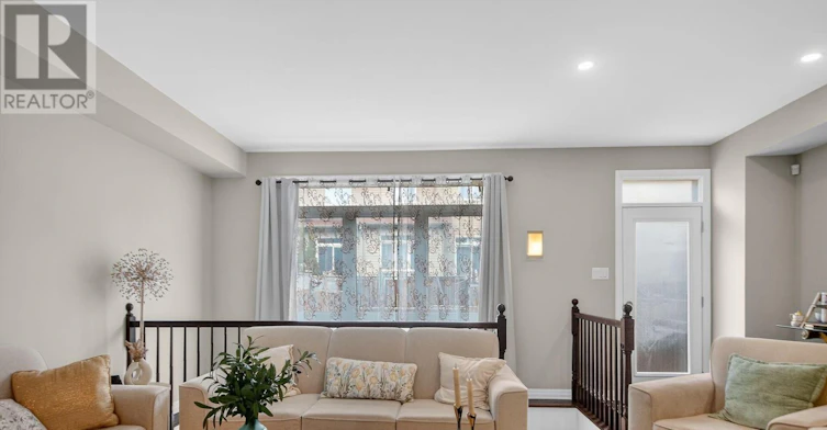 906 Littlerock Street, Ottawa, ON, K1T 0N2 - 6