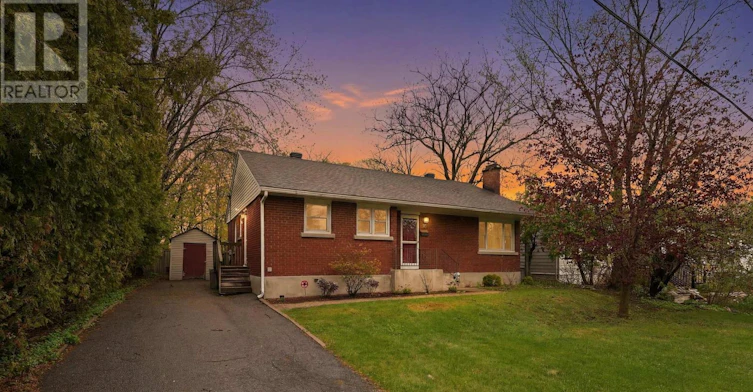 49 Crownhill Street, Ottawa, ON, K1J 7K5