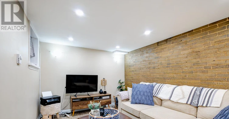 BSMT-34 Lockwood Road, Toronto, ON, M4L 3M8 - 3